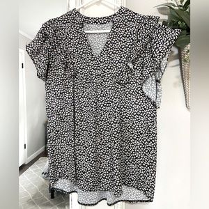 Gorgeous floral blouse with ruffle sleeves